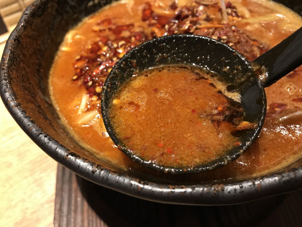 辛いドロ味噌麺スープ画像