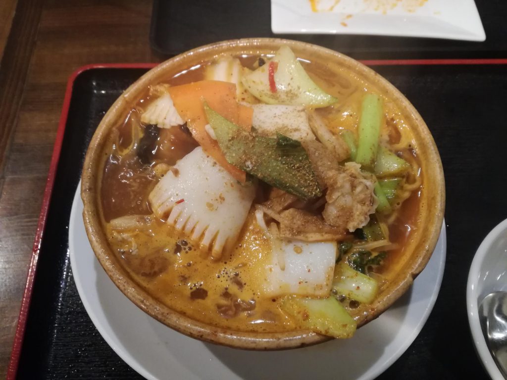 四川麻辣海鮮土鍋麺