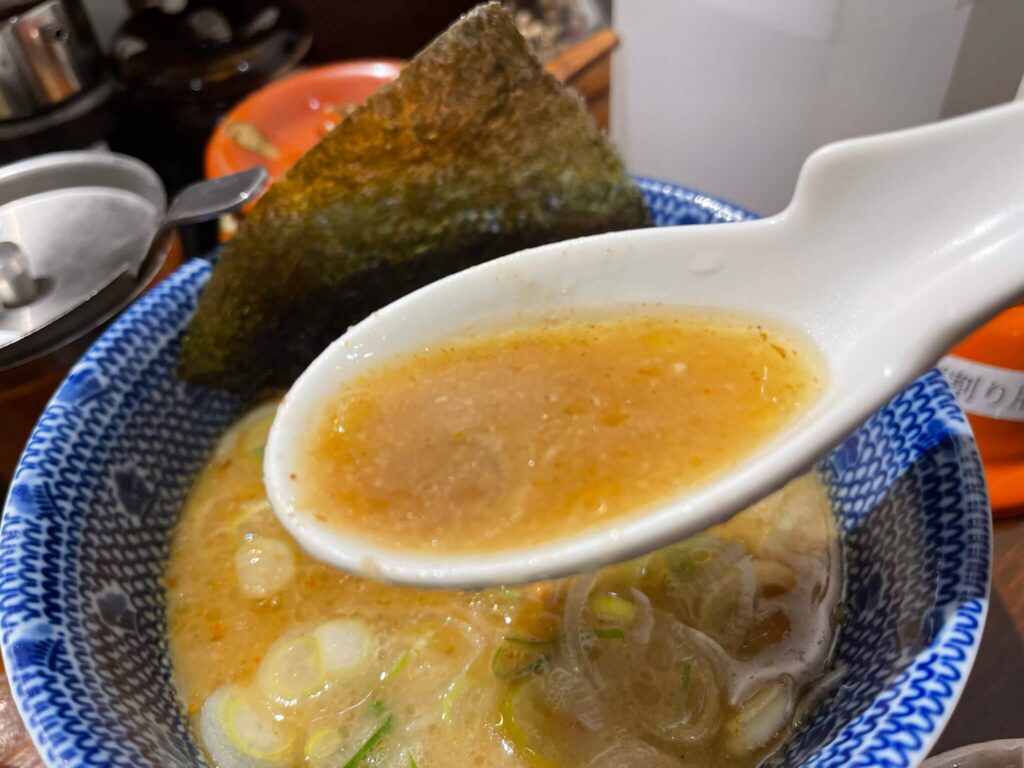 濃厚豚骨魚介スープ