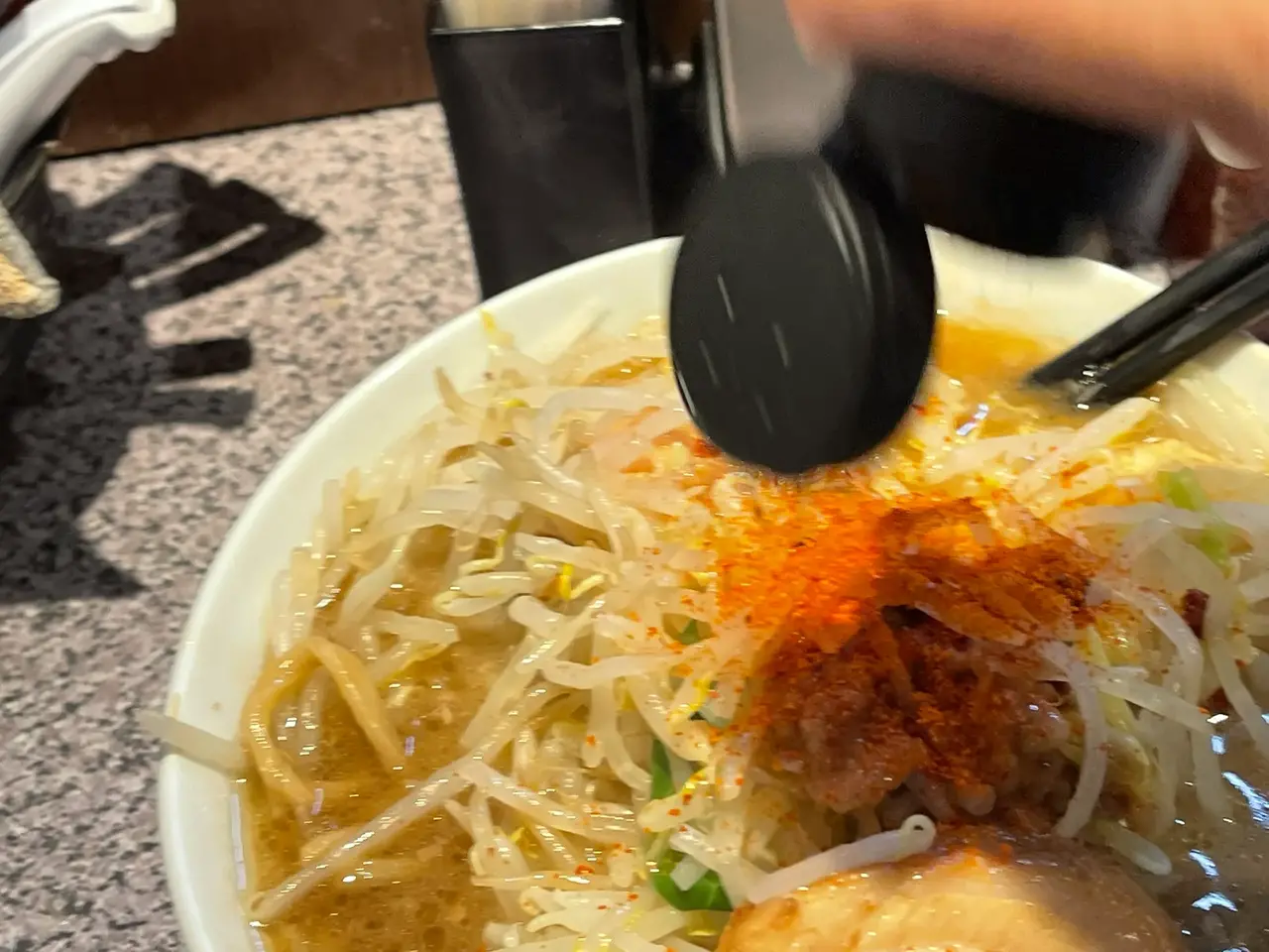 唐辛子振りかける